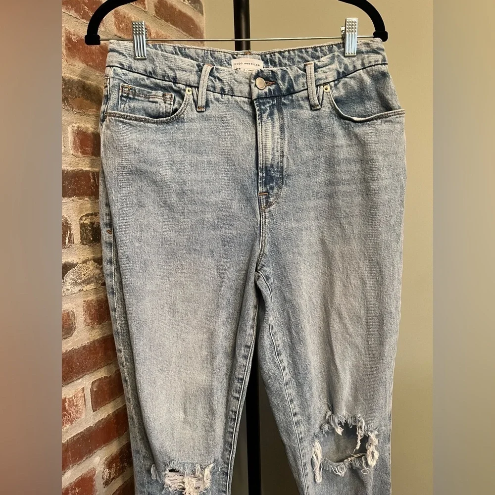 Good American distressed light wash jeans | size 6/28